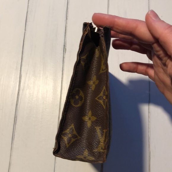 Louis Vuitton Toiletry 19 (zipper replaced) - Picture 4 of 14